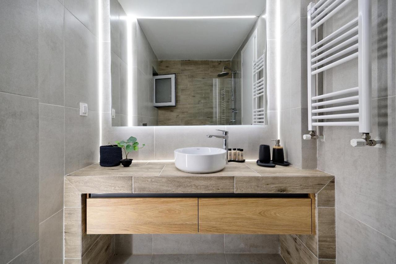 Elegant Big Apartment In Athens Center With Balcony Εξωτερικό φωτογραφία